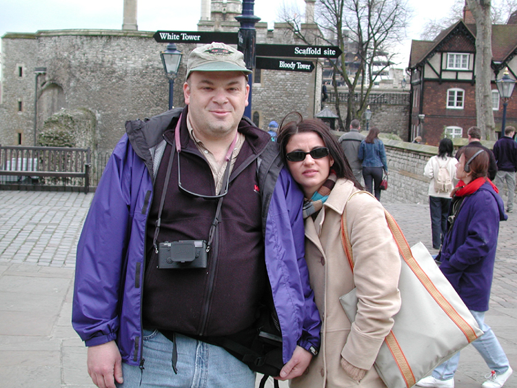 Bryan and Stacie and London Tower.jpg 432.1K